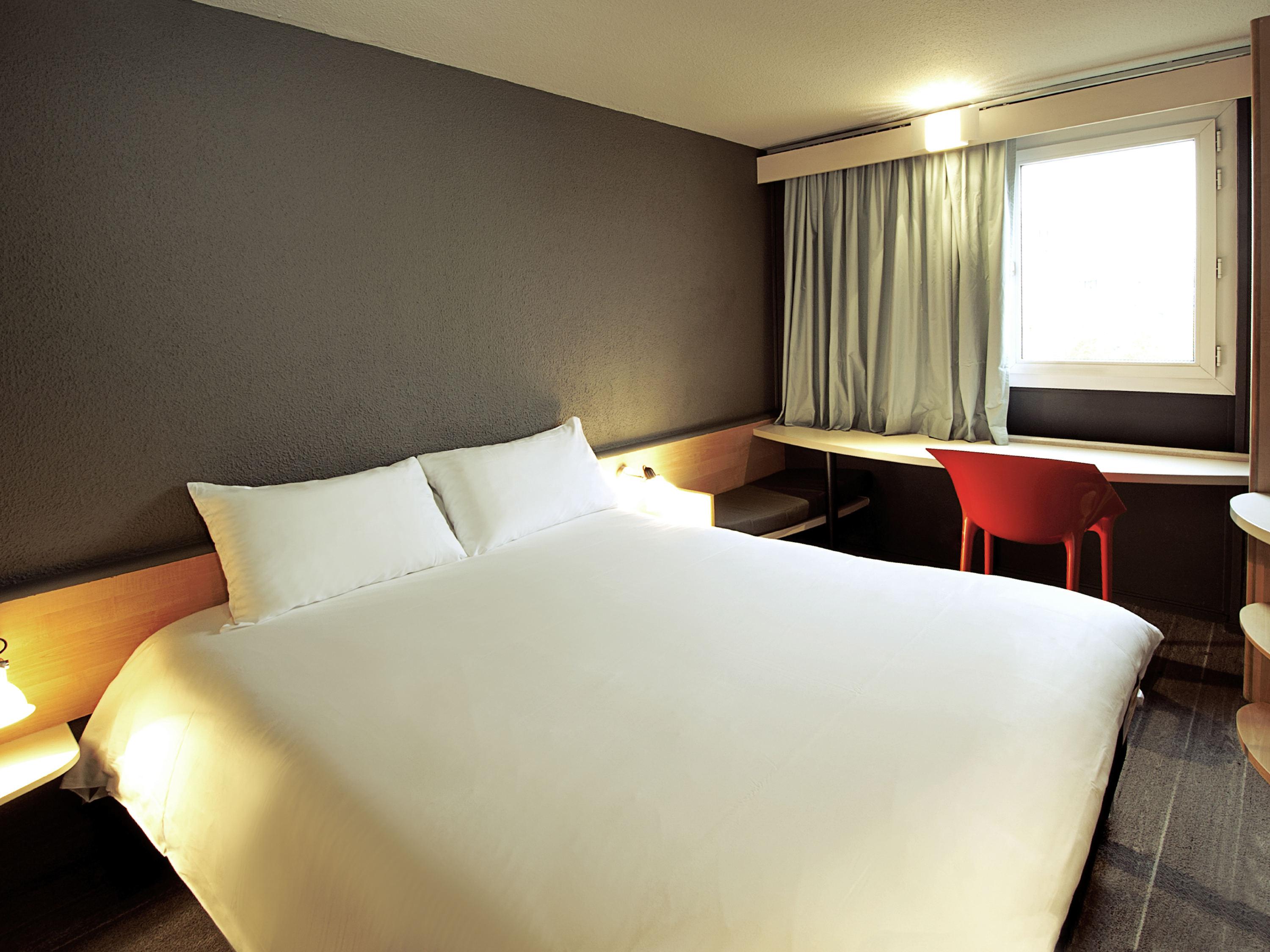 Ibis Nemours Hotel Exterior photo