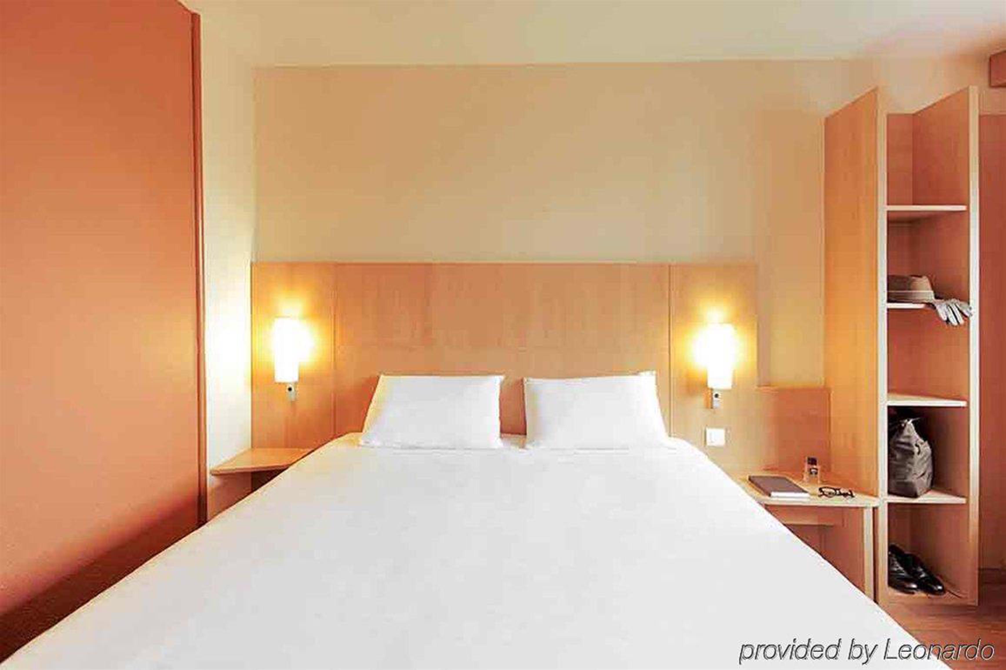 Ibis Nemours Hotel Exterior photo