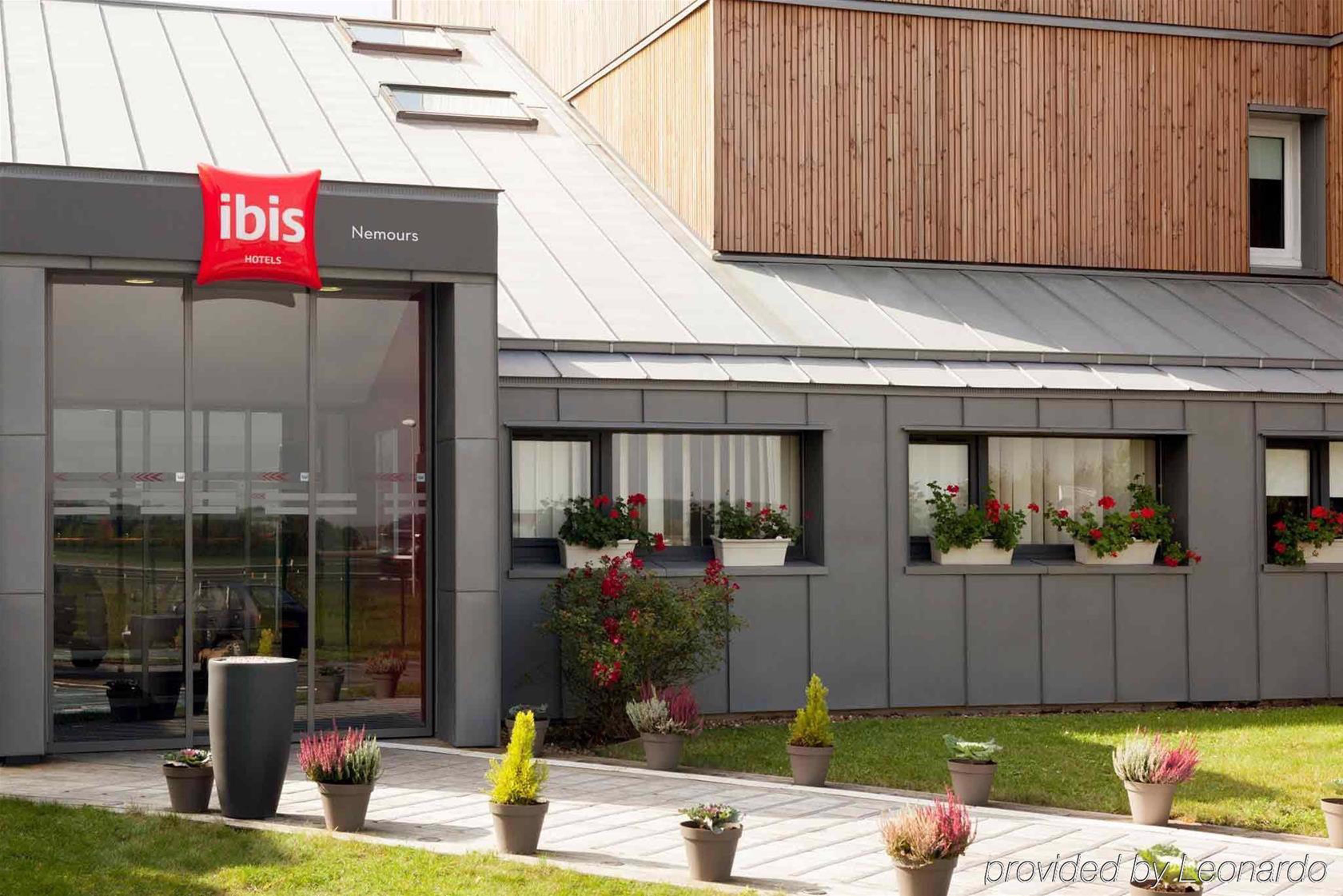 Ibis Nemours Hotel Exterior photo